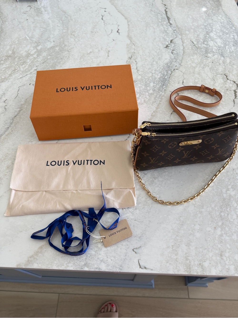 Louis Vuitton Monogram Pochette Liv with Vachetta Trim and Gold Chain - Picture 7 of 15
